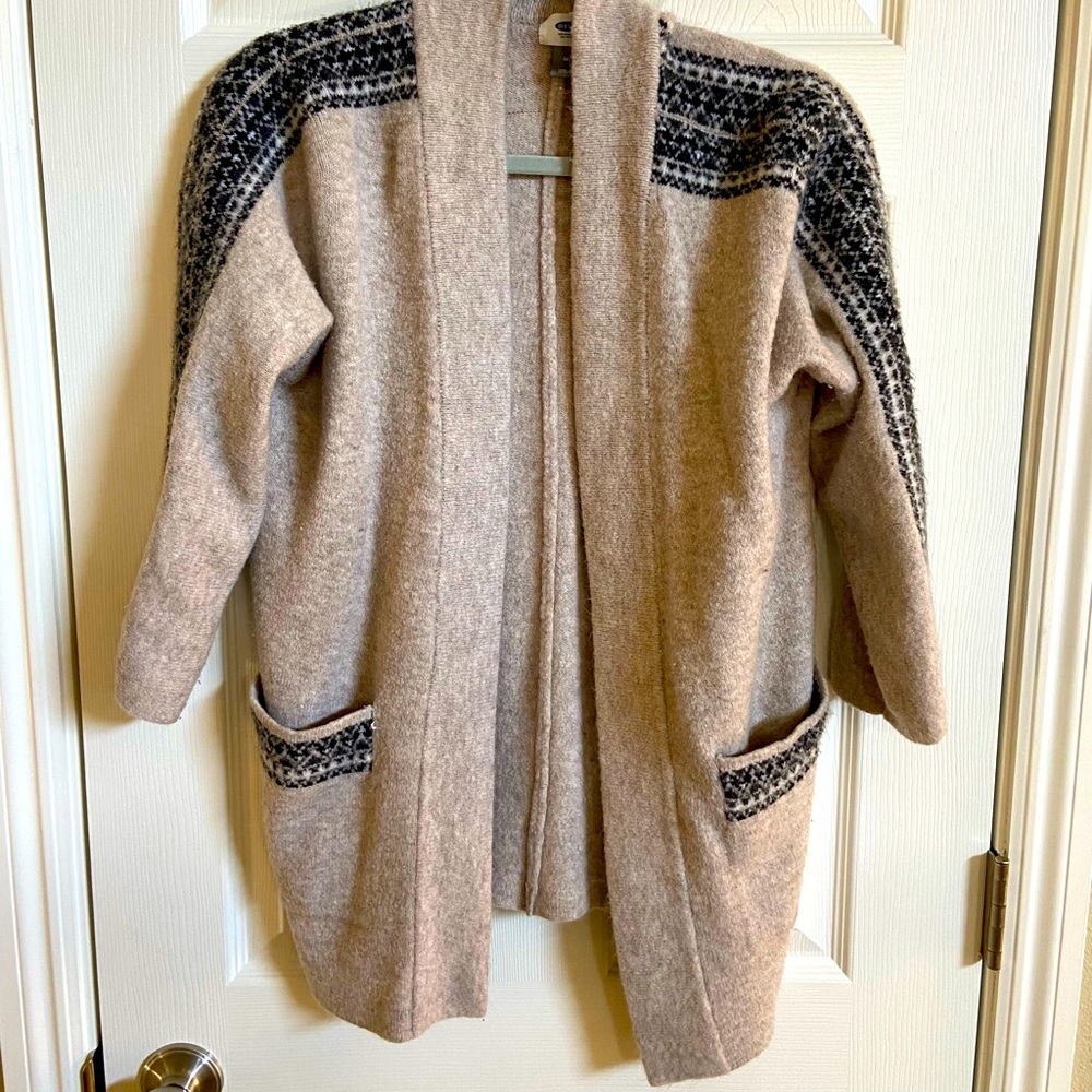 Old Navy oatmeal cardigan with black patterned accents